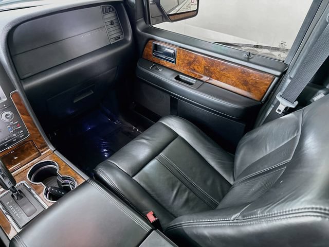 Used 2016 Lincoln Navigator Select AWD/4WD image 24