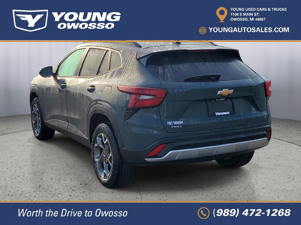 Used 2025 Chevrolet Trax LT w/ Driver Confidence Package FWD image 4
