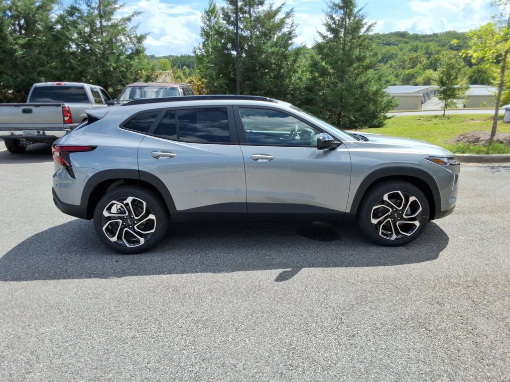 New 2026 Chevrolet Trax RS w/ Sunroof Package FWD image 4