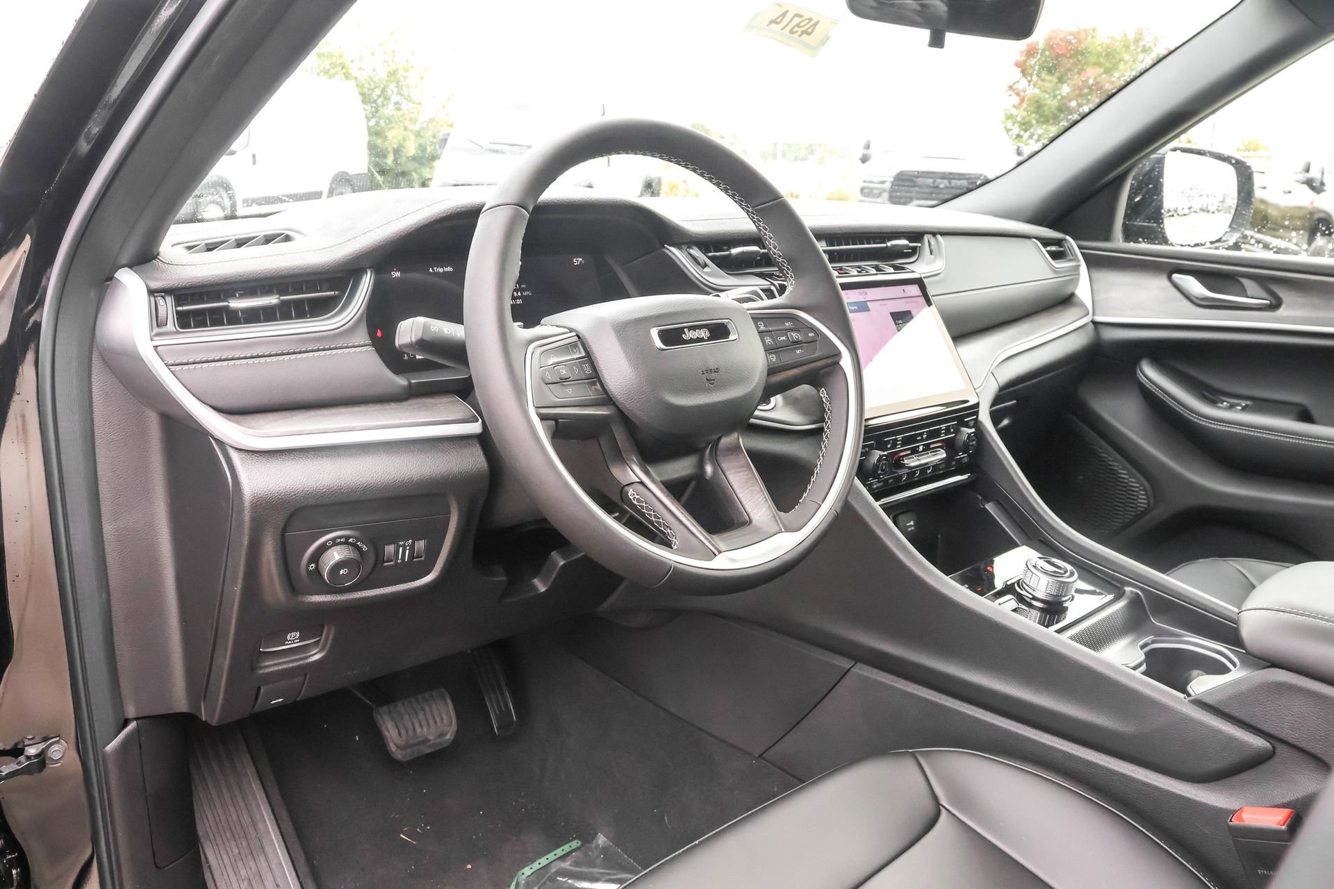 New 2025 Jeep Grand Cherokee Limited image 3