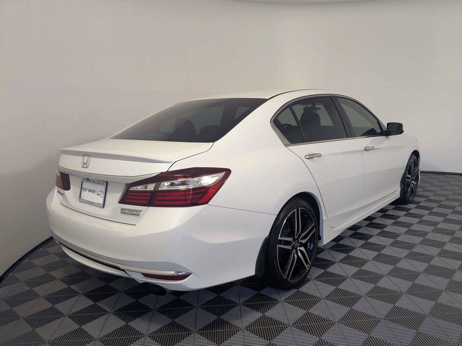 Used 2017 Honda Accord Sport Special Edition image 5