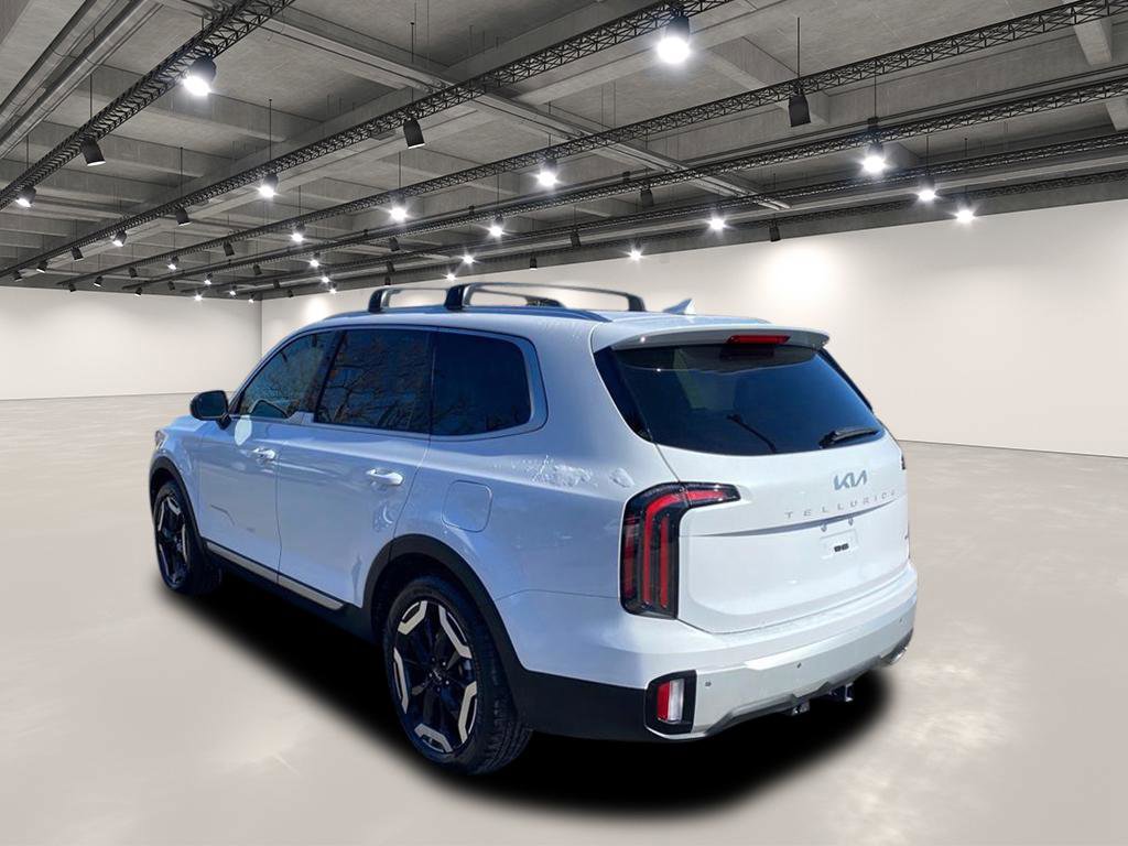 Used 2024 Kia Telluride EX w/ EX Captain's Chair Package image 6