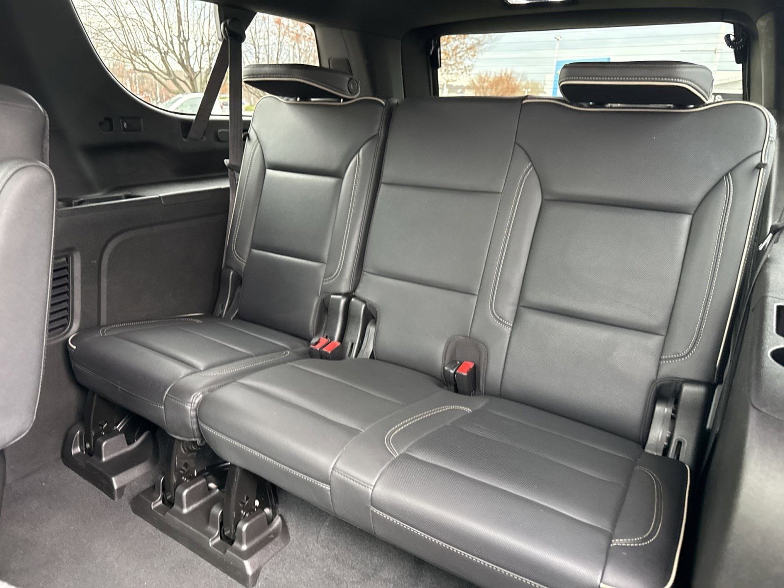 Used 2021 Chevrolet Suburban Premier w/ Premium Package image 25