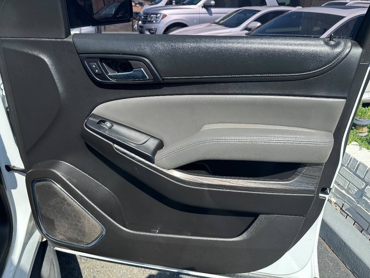 Used 2015 Chevrolet Suburban LT RWD image 12
