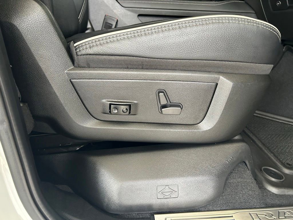 Used 2025 RAM 2500 Limited AWD/4WD image 31
