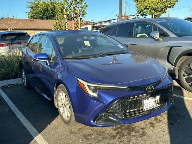 Used 2023 Toyota Corolla SE FWD image 2