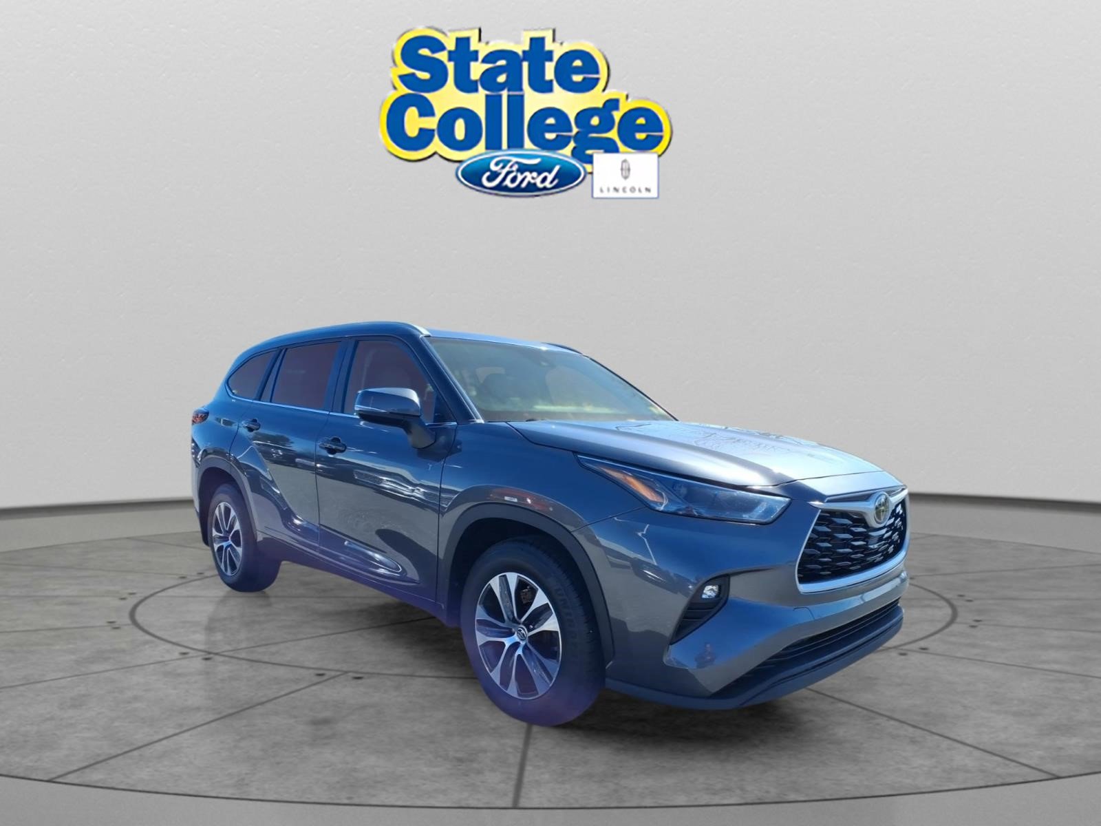 Used 2023 Toyota Highlander XLE w/ Protection Package #3 (TMS) image 3