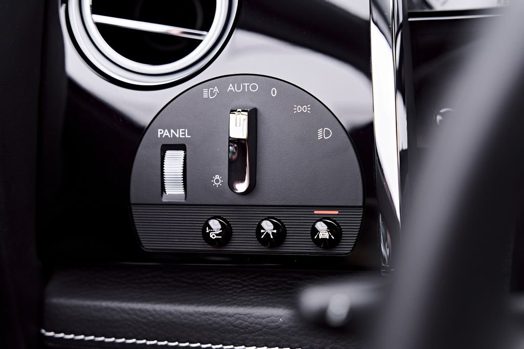Used 2018 Rolls-Royce Ghost RWD image 75