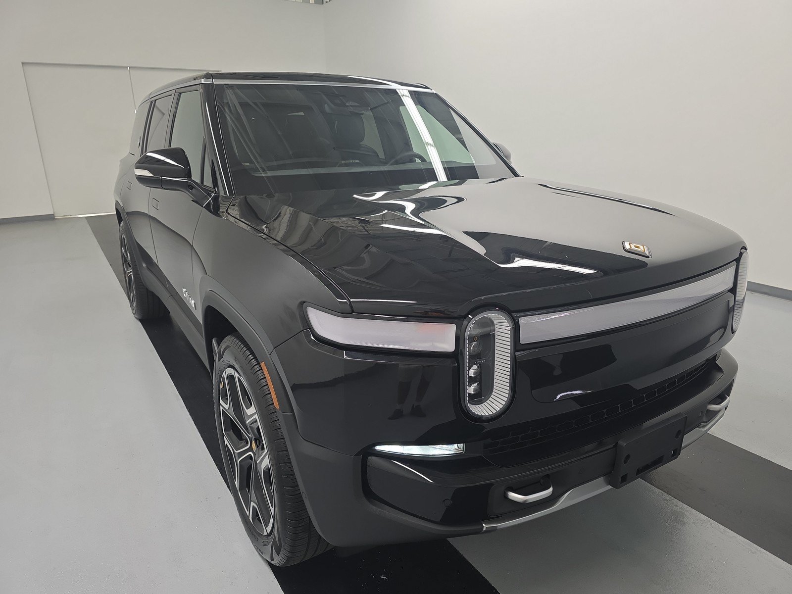 Used 2024 Rivian R1S Adventure AWD/4WD image 7