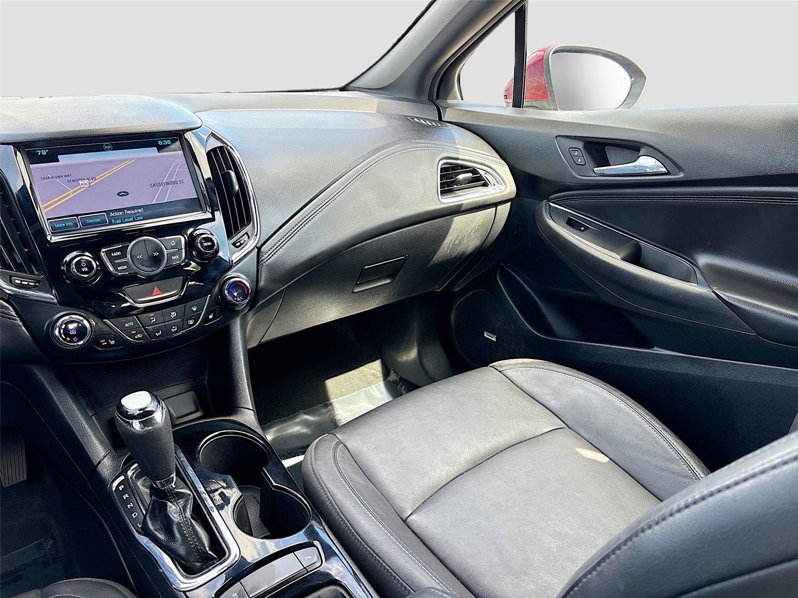 Used 2017 Chevrolet Cruze Premier FWD image 25