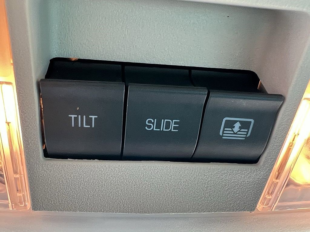 Used 2016 Ford Explorer Platinum image 21