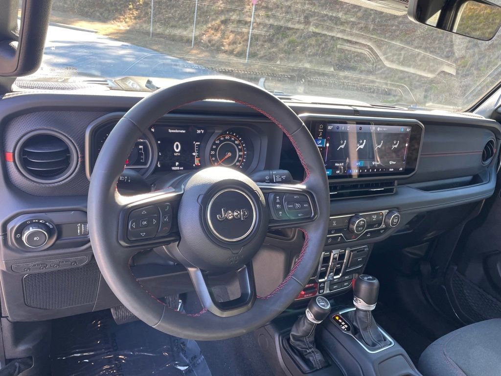 Used 2024 Jeep Wrangler Unlimited Rubicon w/ Technology Group image 11