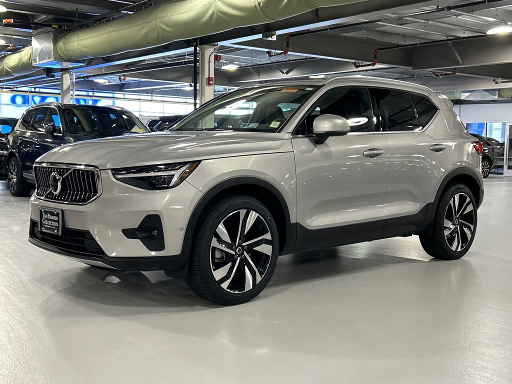 Certified 2024 Volvo XC40 B5 Plus w/ Protection Package Premier AWD/4WD image 5