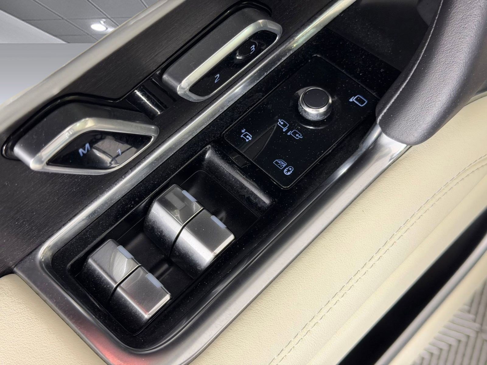 Used 2023 Land Rover Range Rover SE image 23