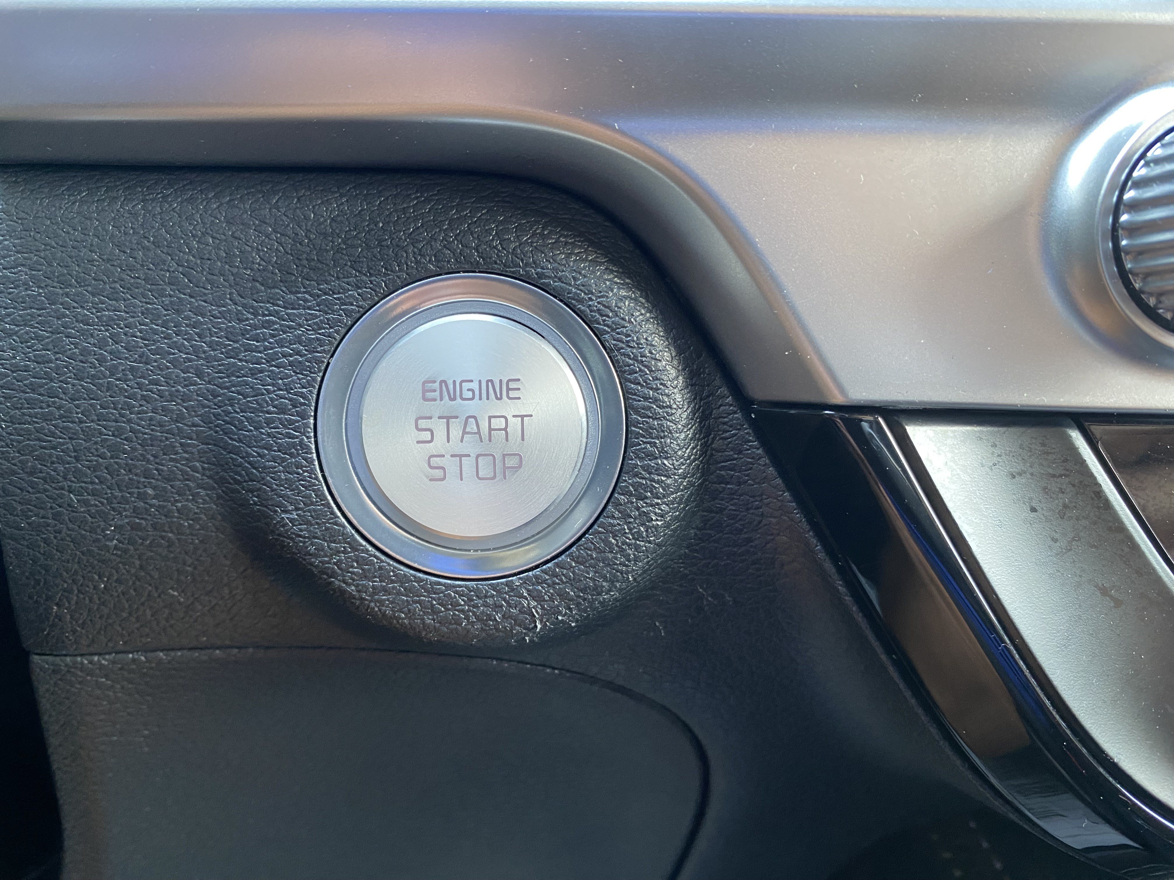 Used 2024 Kia Telluride EX w/ EX Captain's Chair Package FWD image 27