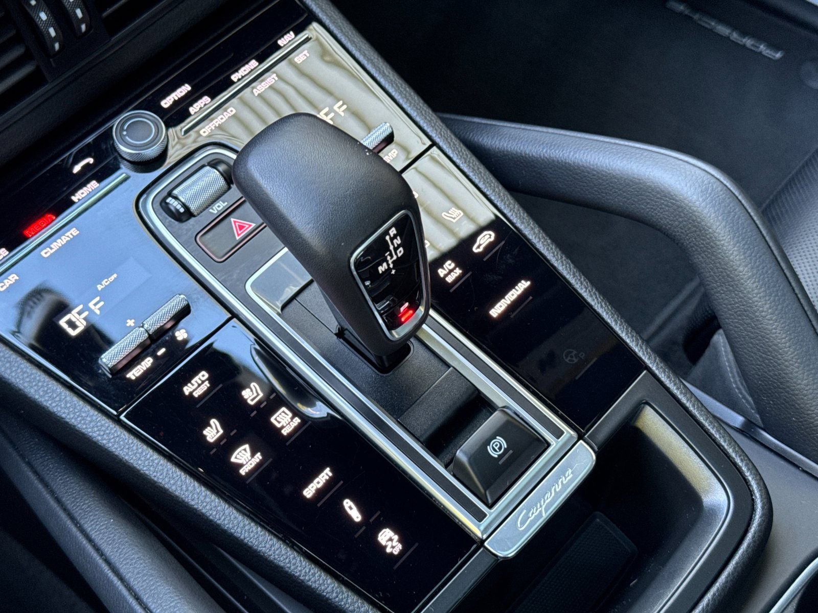 Used 2021 Porsche Cayenne S image 22