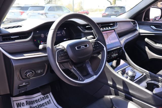 Used 2024 Jeep Grand Cherokee Limited w/ Luxury Tech Group II AWD/4WD image 13