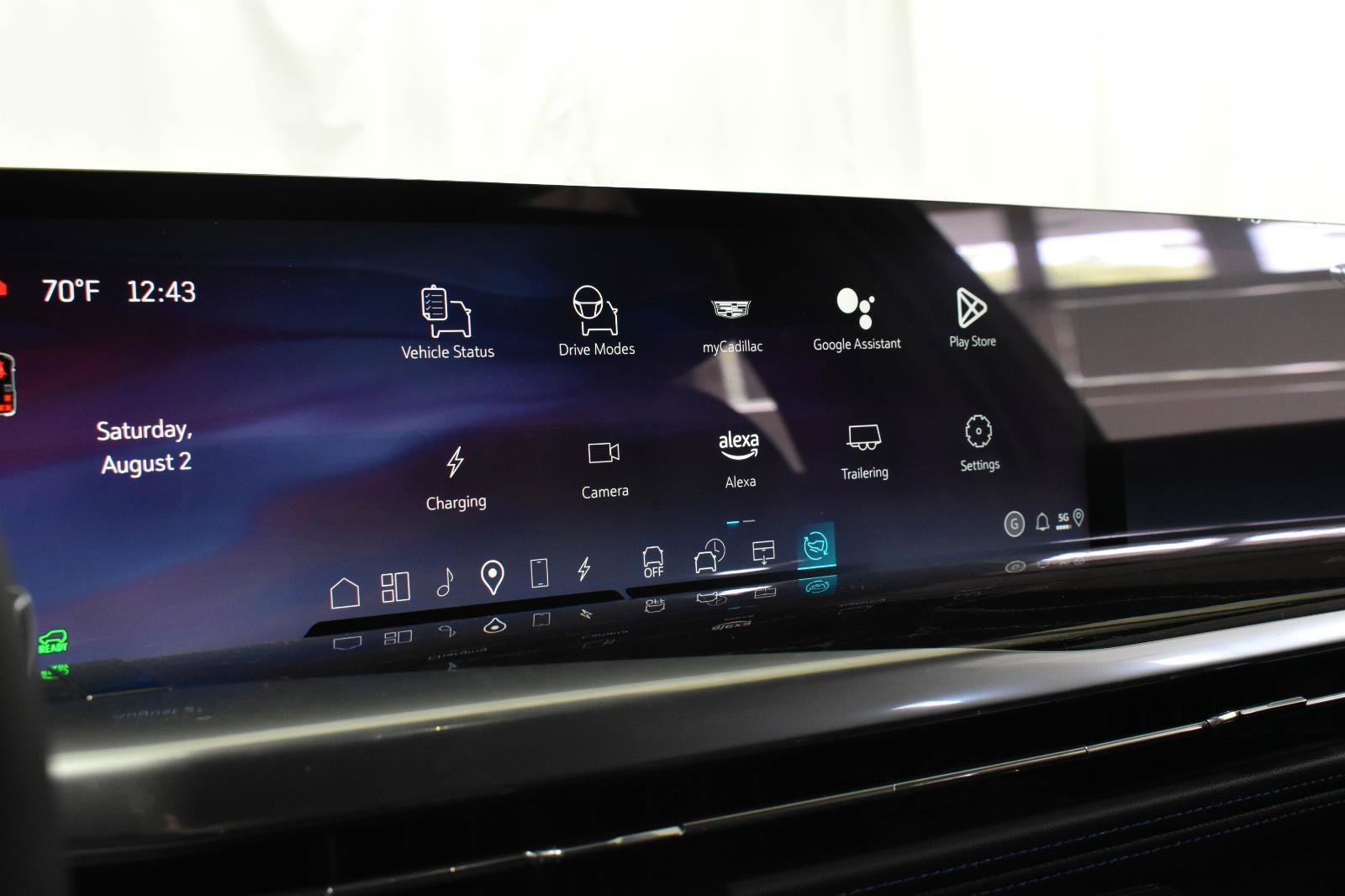 New 2025 Cadillac Escalade IQ Luxury 1 w/ LPO, Radiant Package image 6