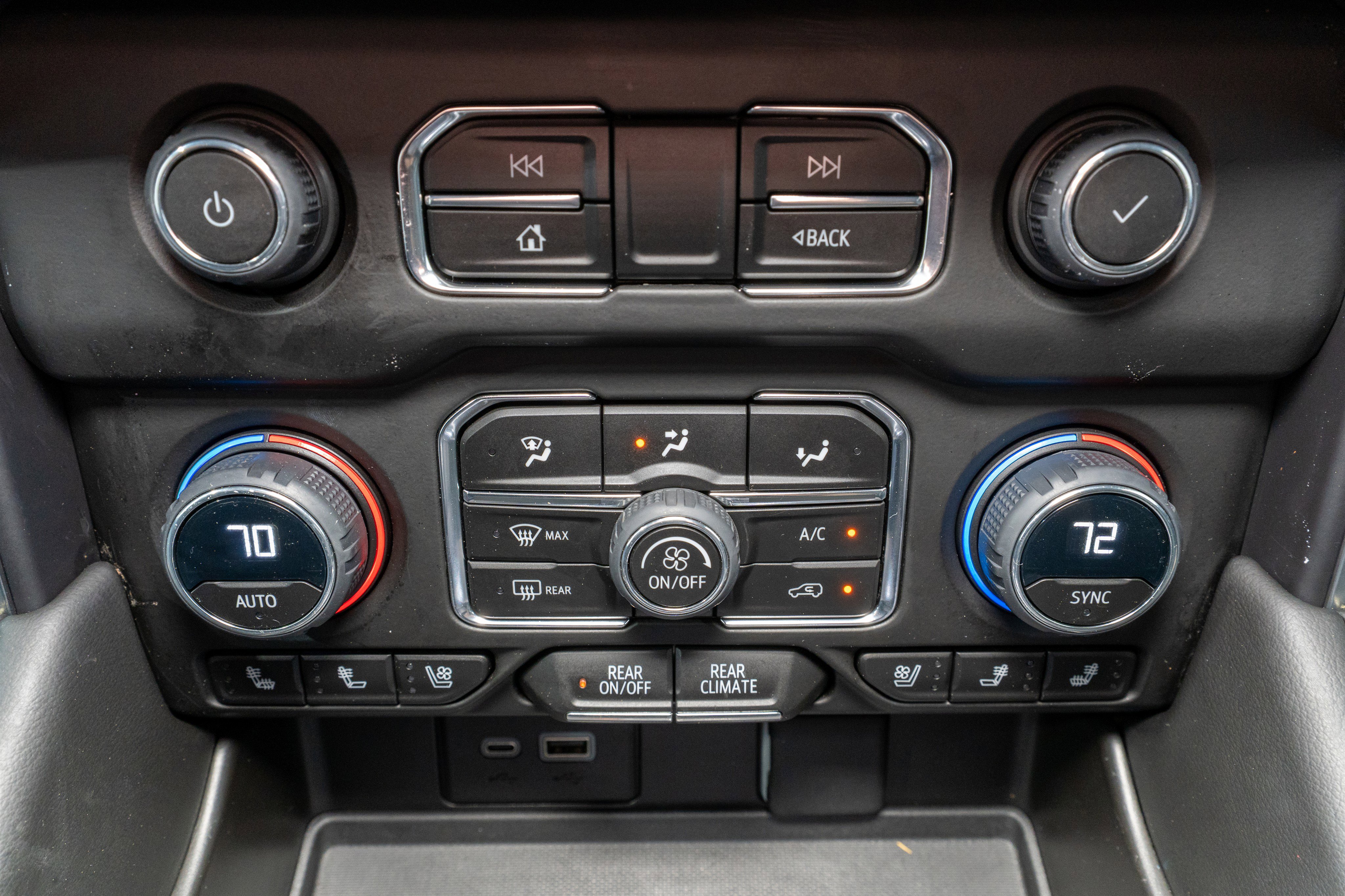 Used 2023 Chevrolet Tahoe Premier AWD/4WD image 20