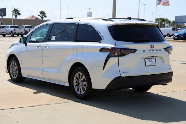 New 2025 Toyota Sienna XLE image 6