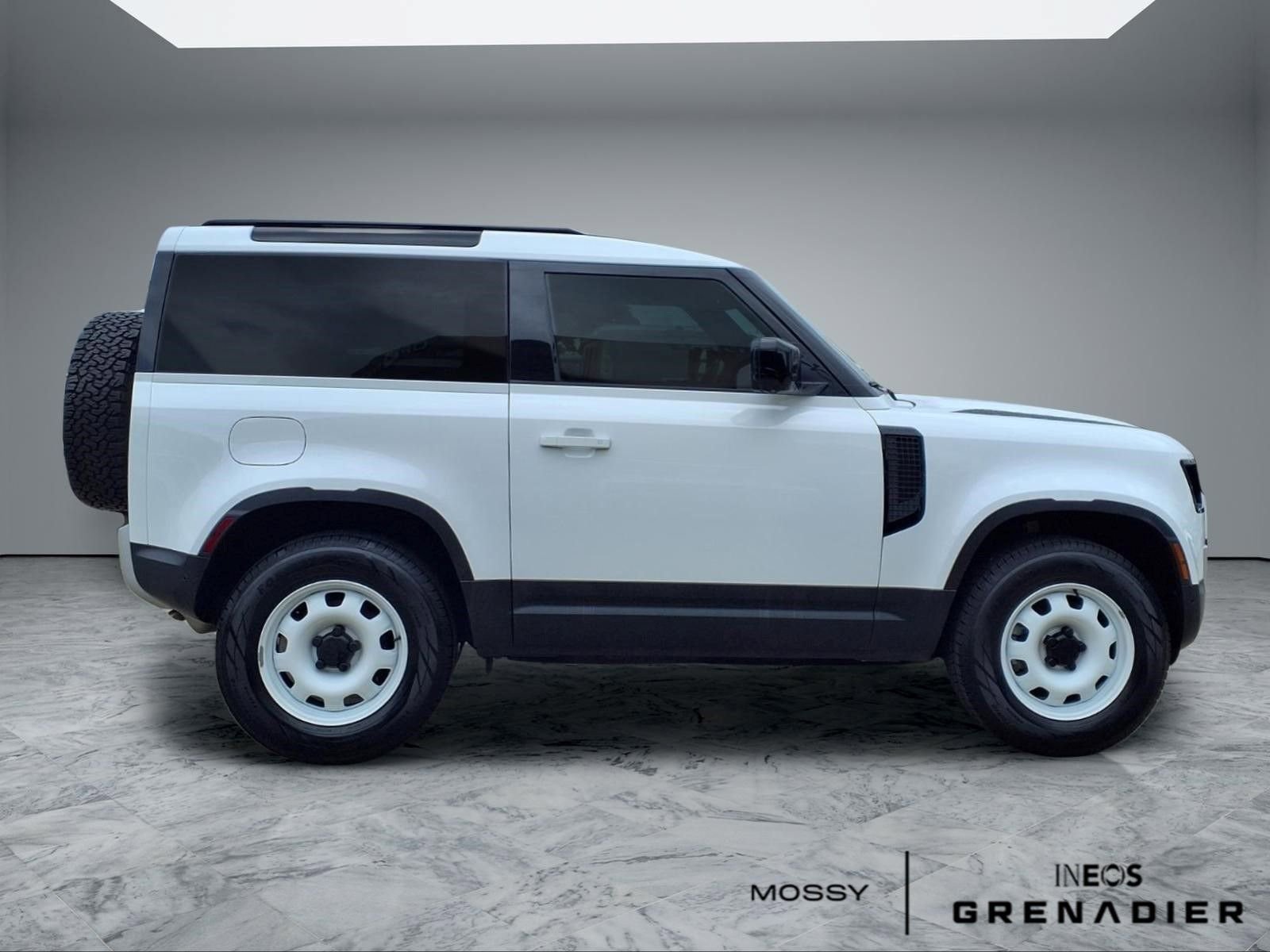 Used 2022 Land Rover Defender 90 AWD/4WD image 8