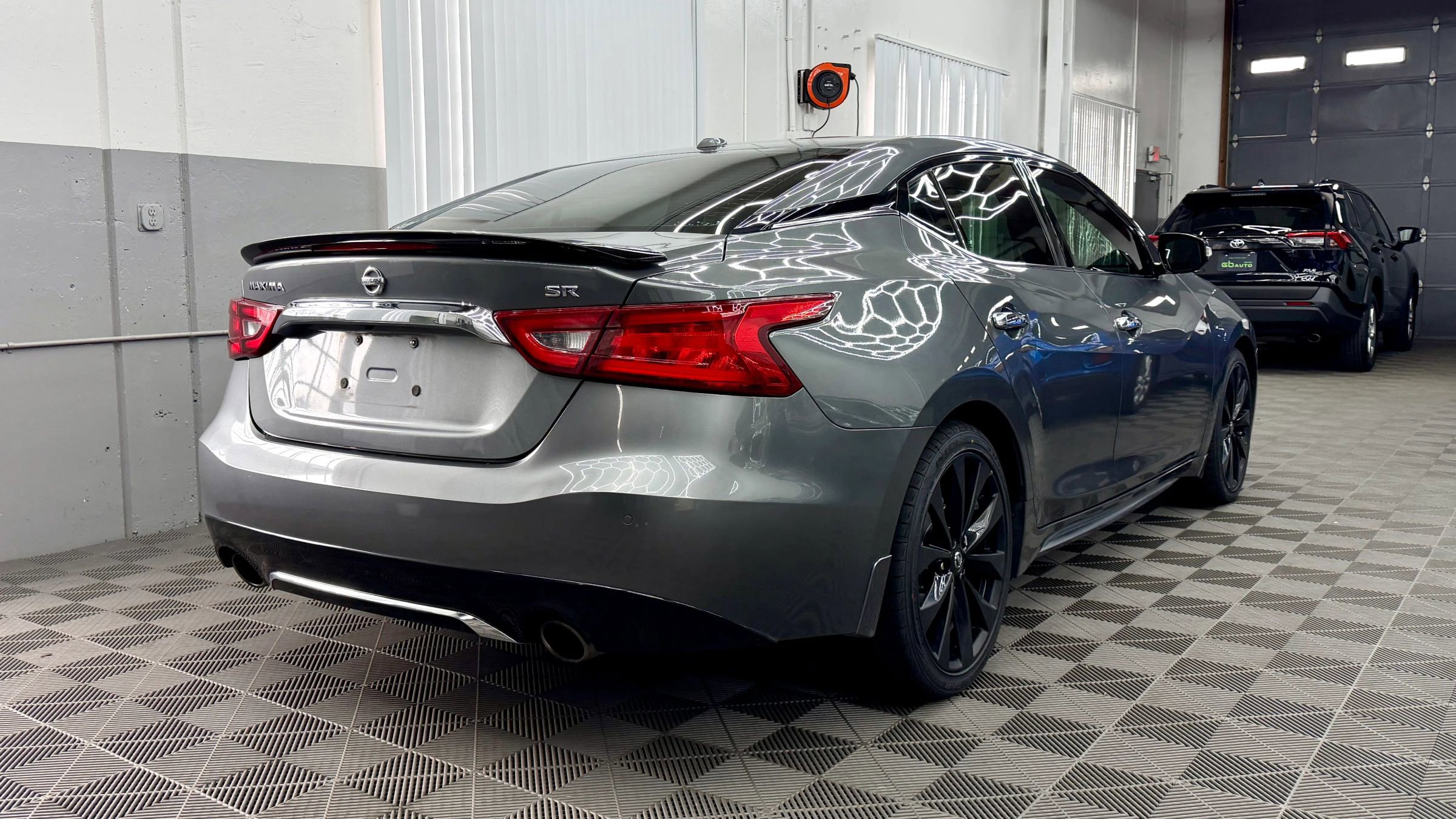 Used 2017 Nissan Maxima SR w/ Midnight Edition image 4