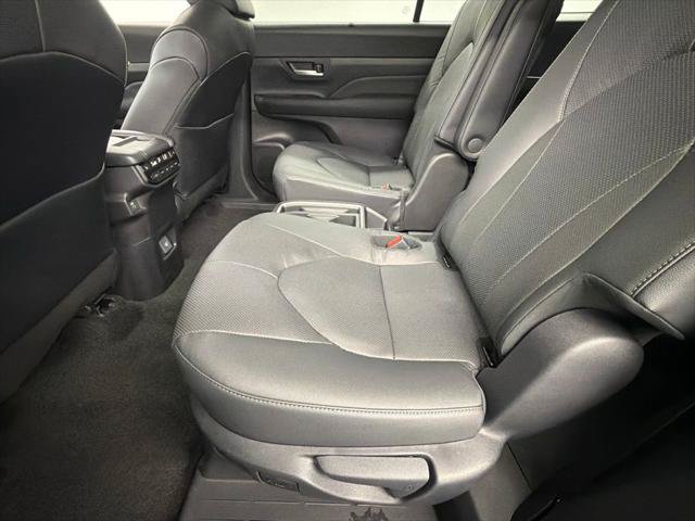 Certified 2026 Toyota Grand Highlander FWD image 40