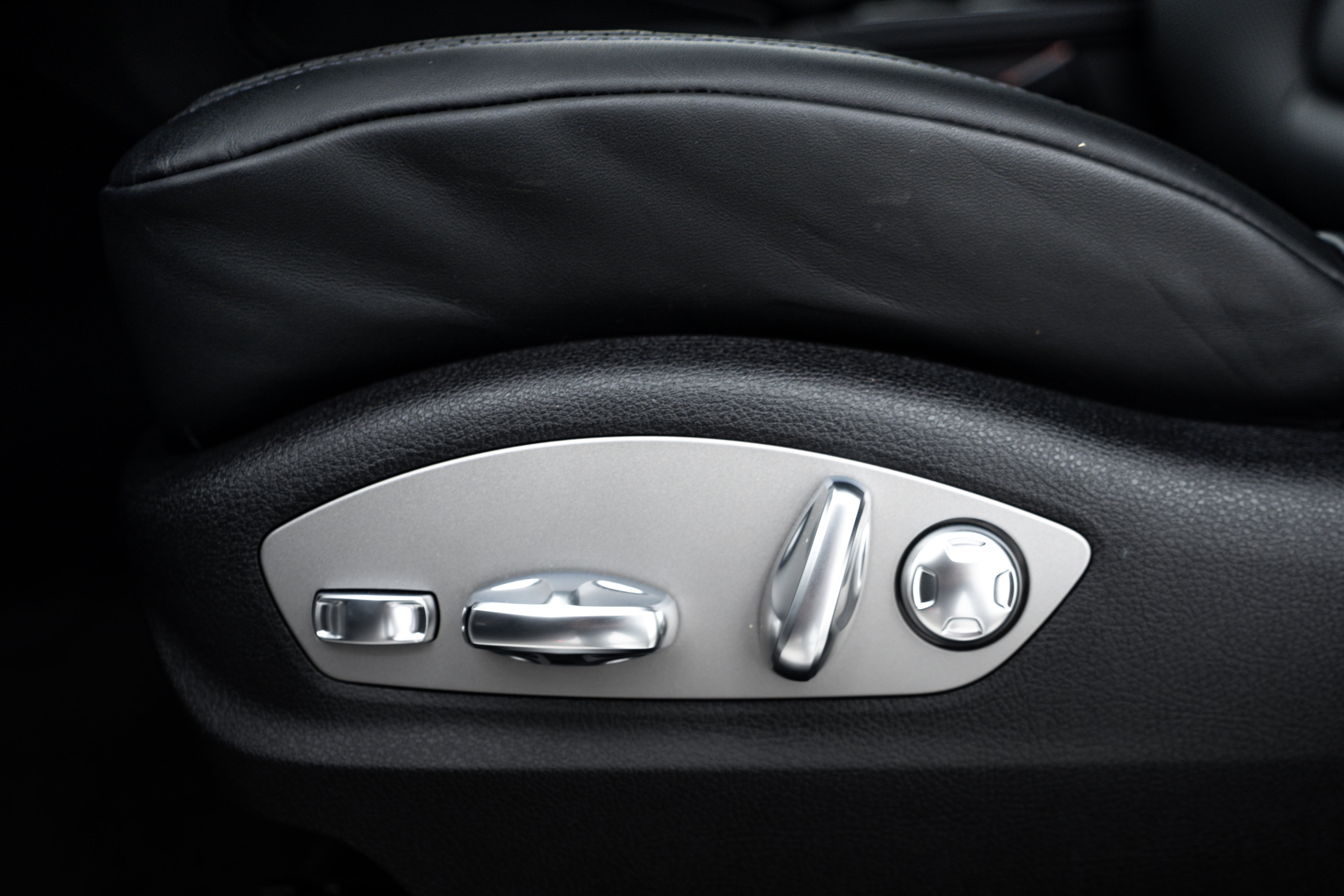 New 2026 Porsche Macan image 19