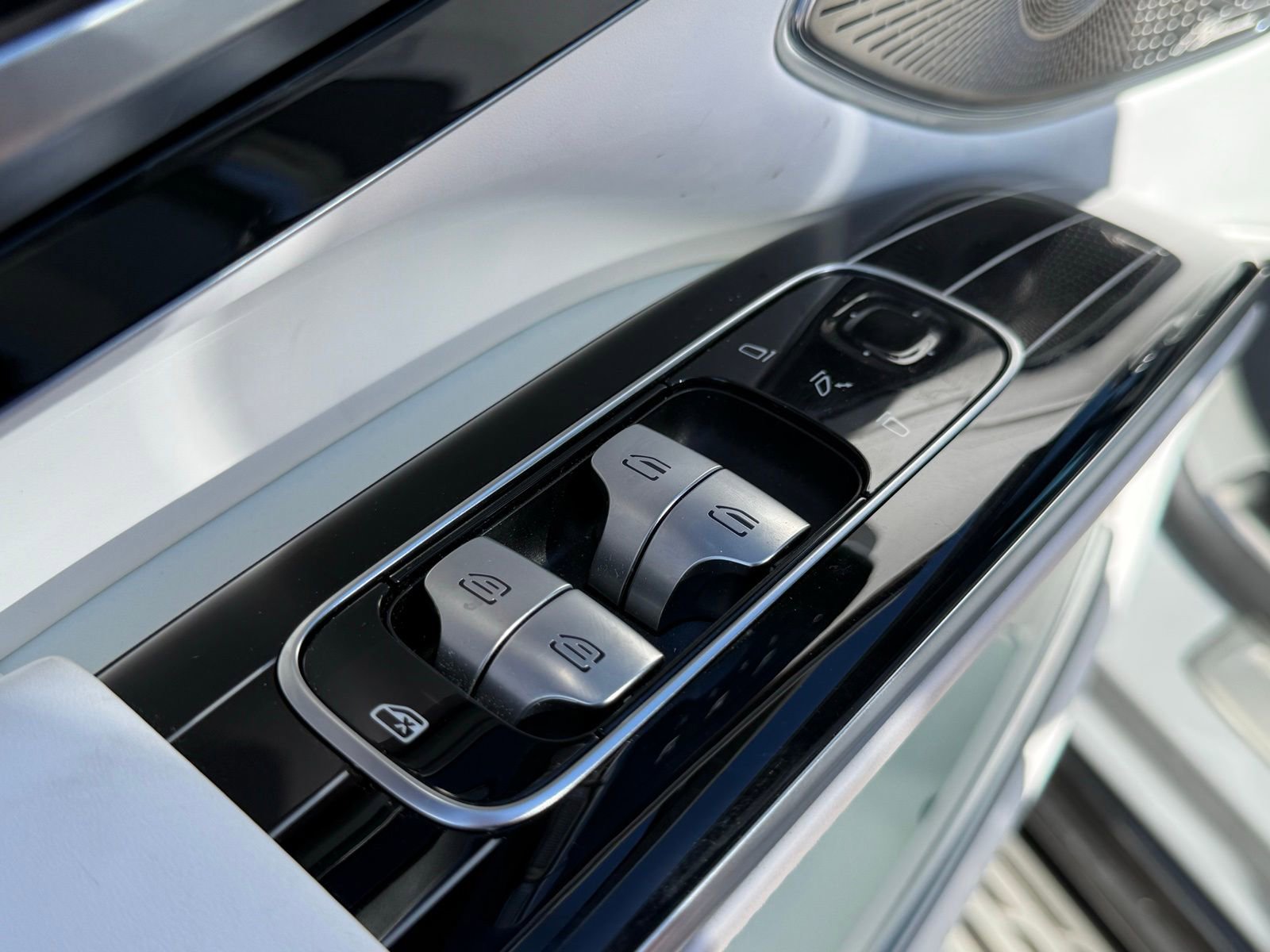 New 2025 Mercedes-Benz Maybach EQS 680 4MATIC image 16