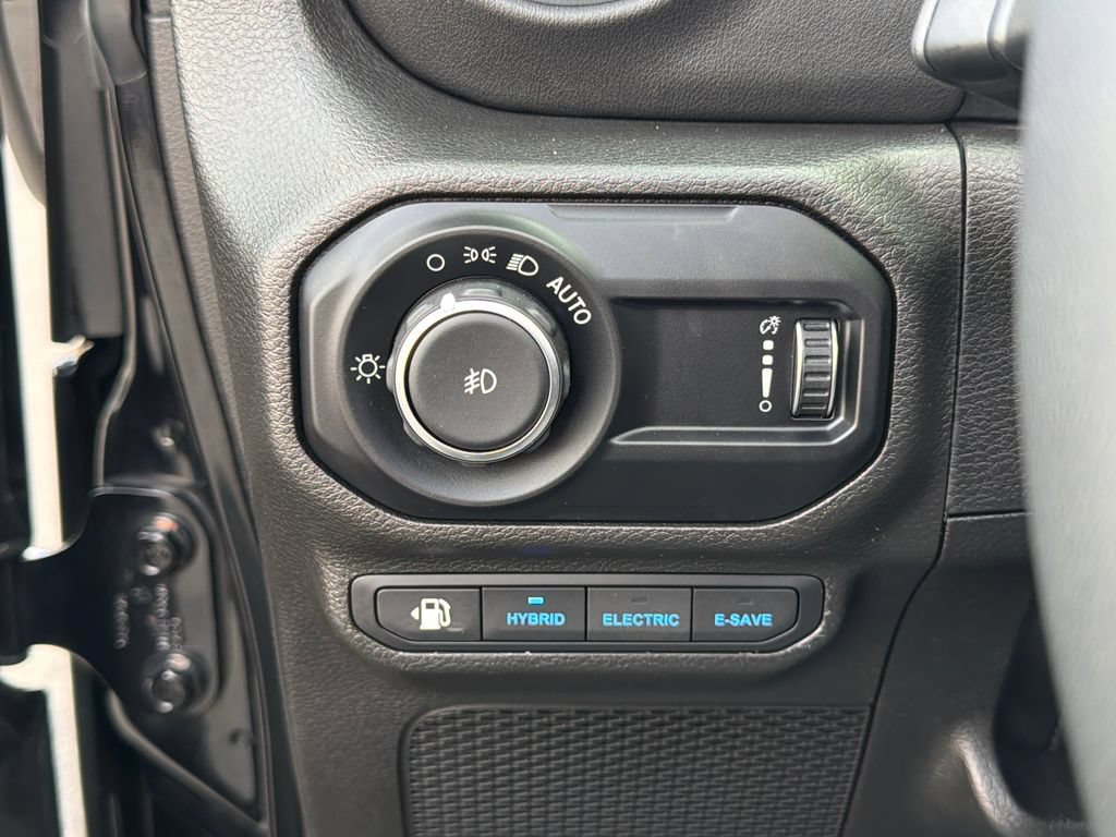 Used 2023 Jeep Wrangler Unlimited Sahara AWD/4WD image 14