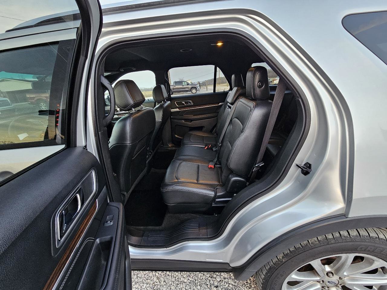 Used 2016 Ford Explorer Limited image 18