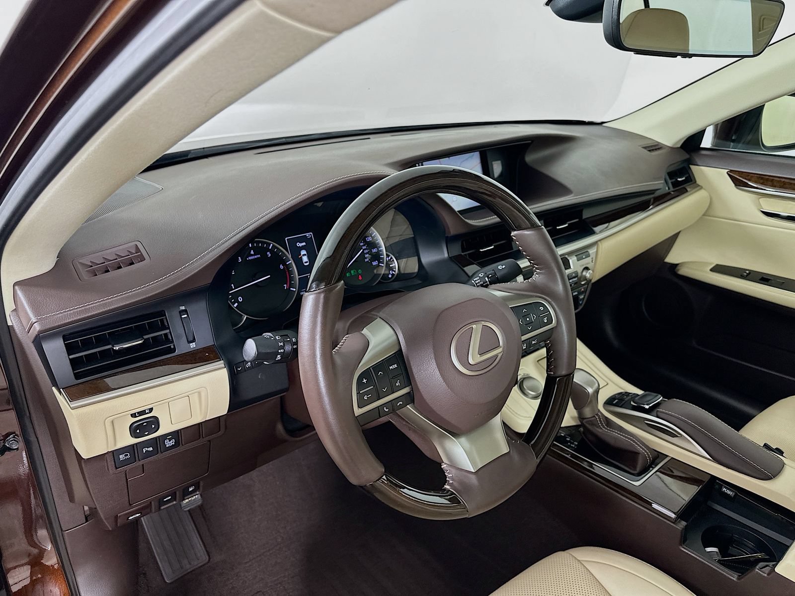 Used 2018 Lexus ES 350 w/ Luxury Package w/Wood Trim FWD image 32