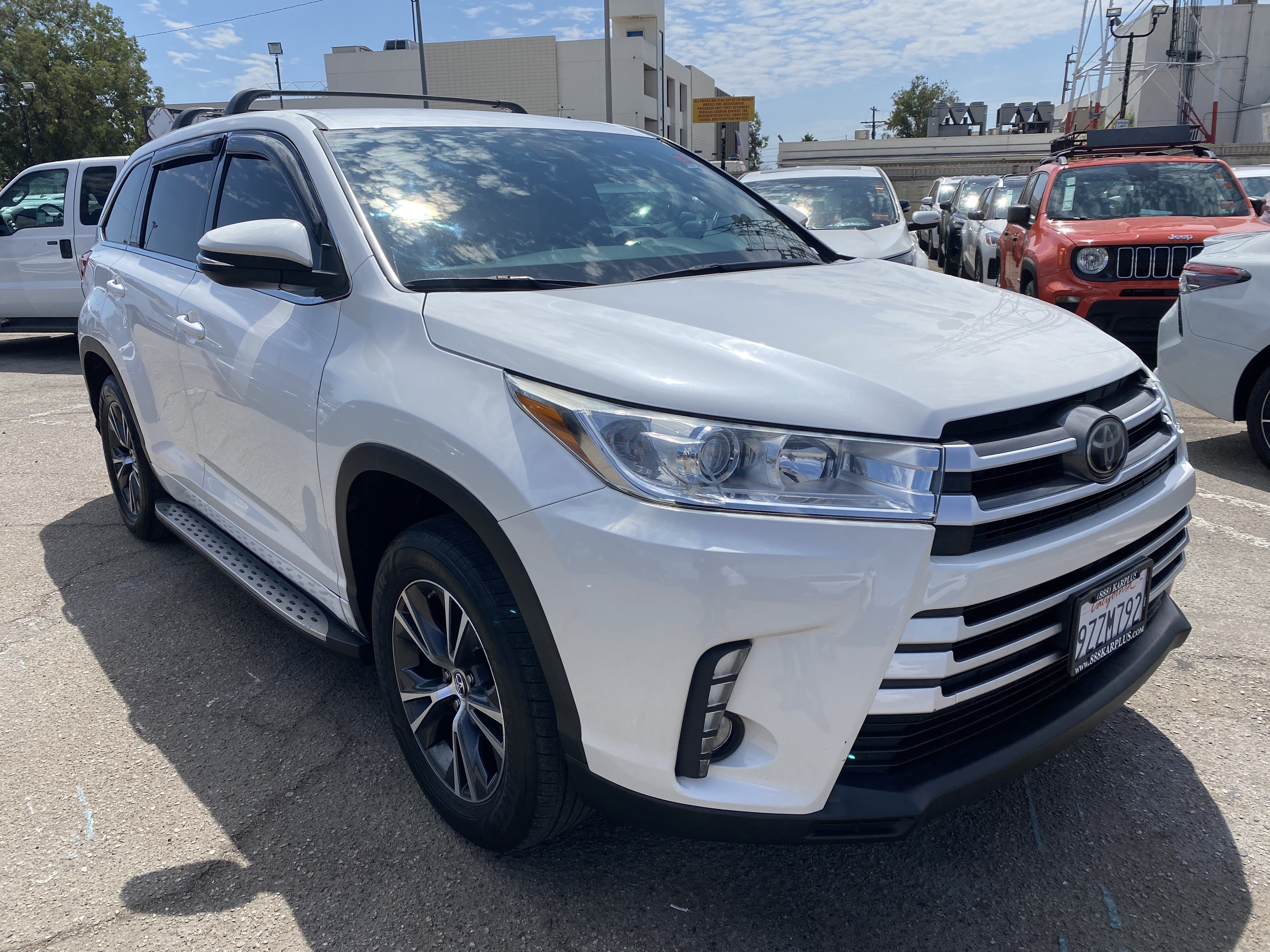 Used 2018 Toyota Highlander LE FWD image 6