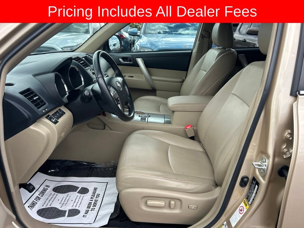 Used 2013 Toyota Highlander SE AWD/4WD image 2