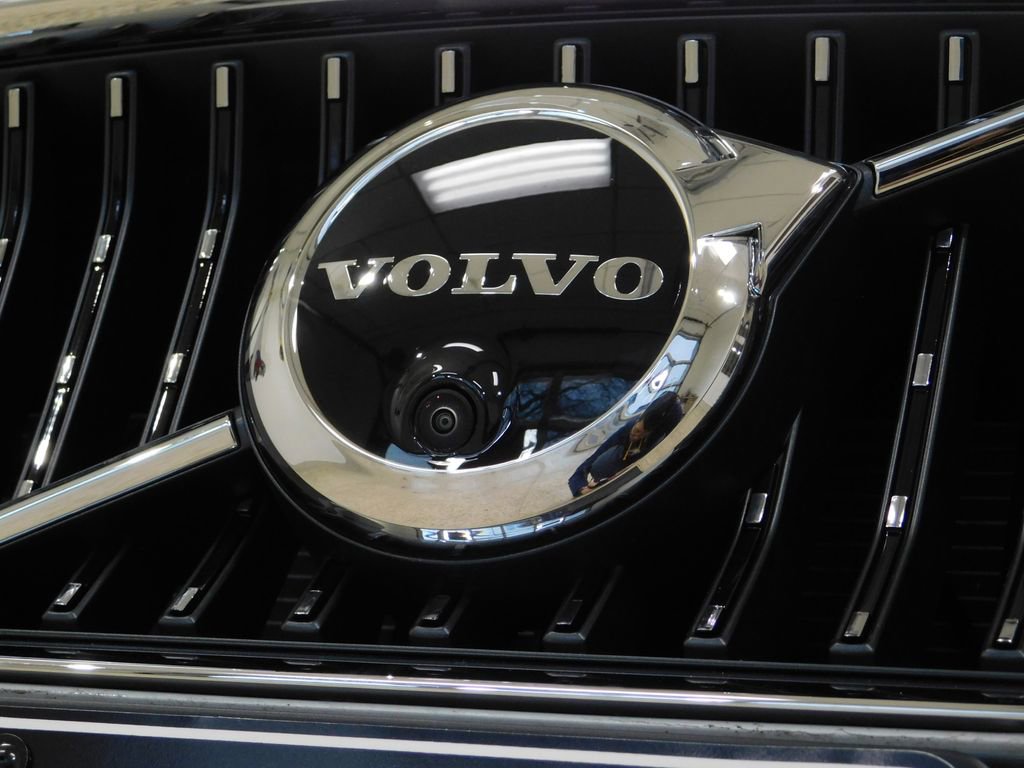 Used 2026 Volvo V90 B6 Cross Country Ultra image 13