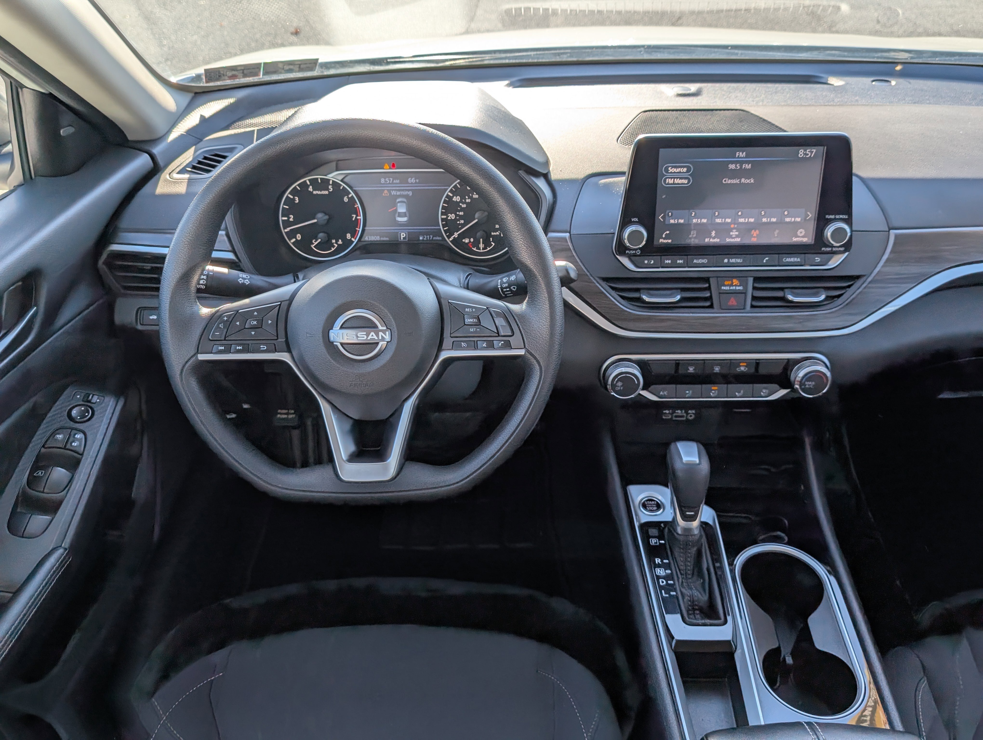 Used 2024 Nissan Altima 2.5 SV image 16