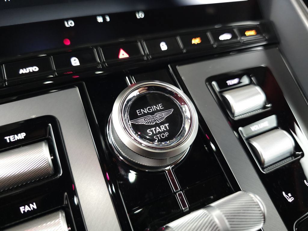 Used 2024 Aston Martin DB12 Coupe RWD image 17