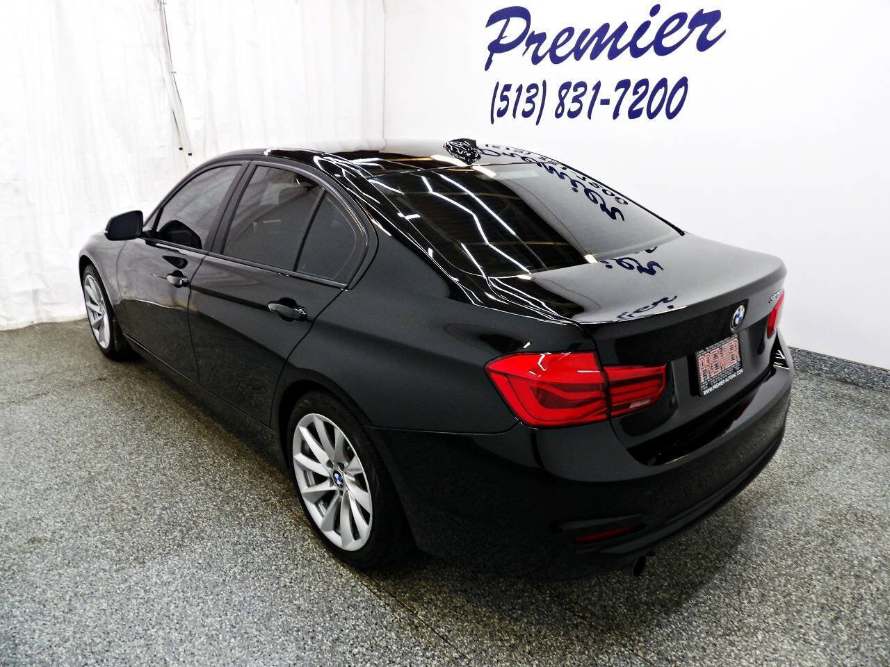 Used 2018 BMW 320i Sedan RWD image 4