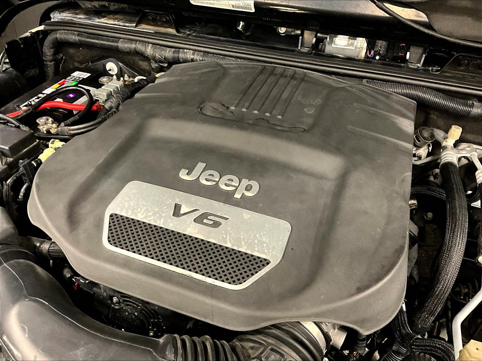 Used 2015 Jeep Wrangler Unlimited Sahara w/ Connectivity Group AWD/4WD image 30