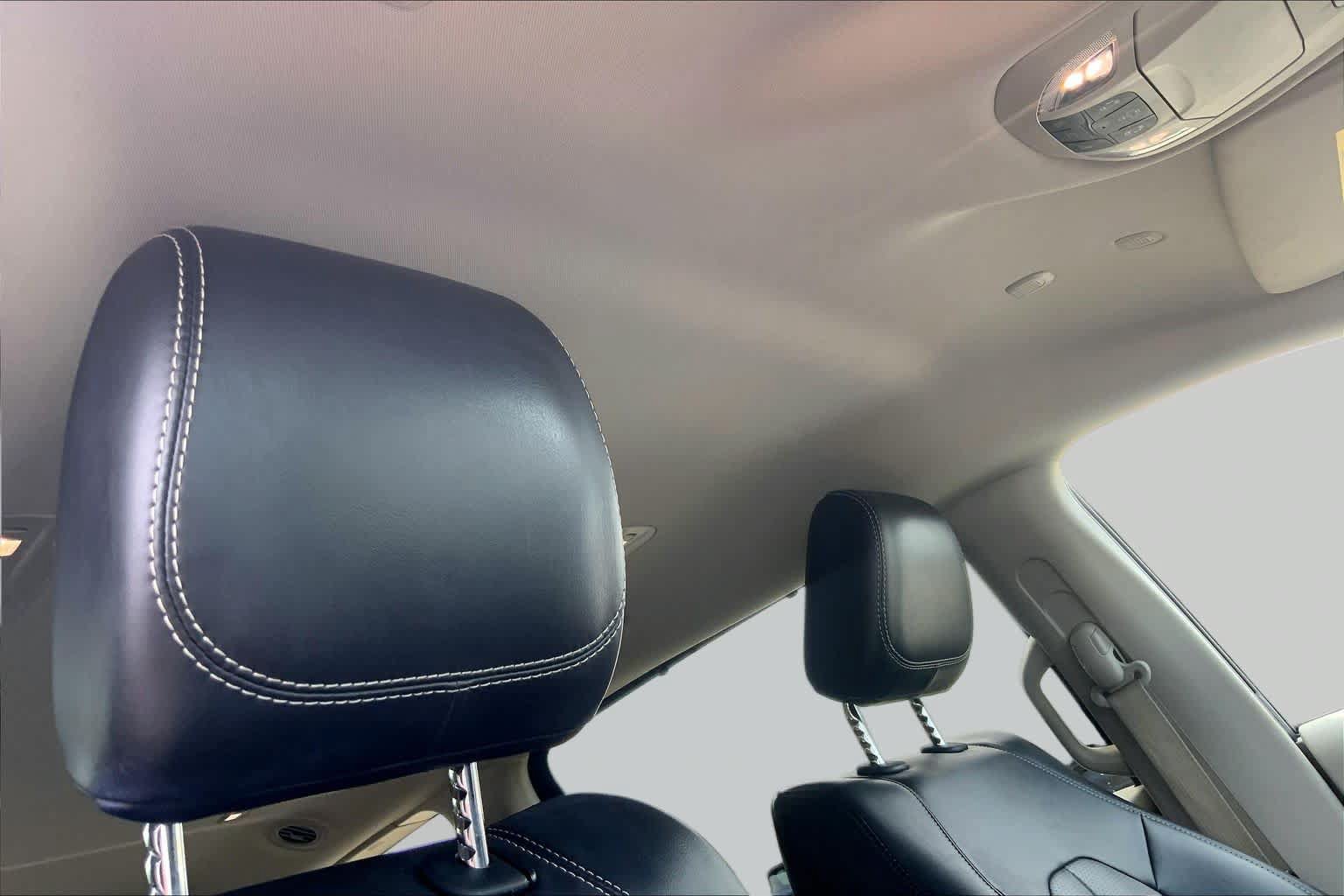 Used 2024 Chrysler Pacifica Touring-L FWD image 14
