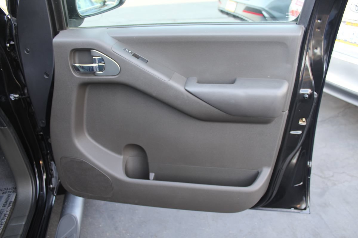 Used 2013 Nissan Frontier PRO-4X AWD/4WD image 25