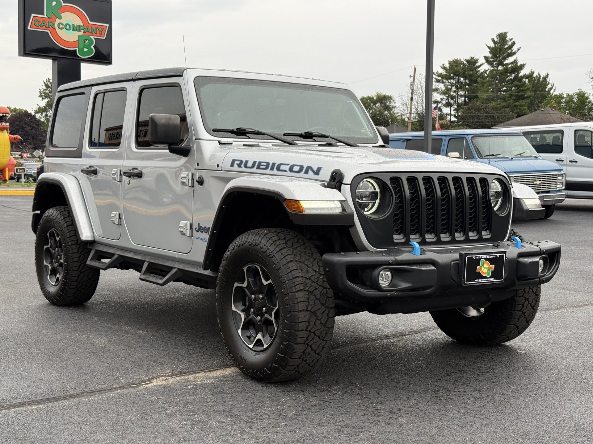 Used 2022 Jeep Wrangler Unlimited Rubicon 4xe w/ Steel Bumper Group AWD/4WD image 2