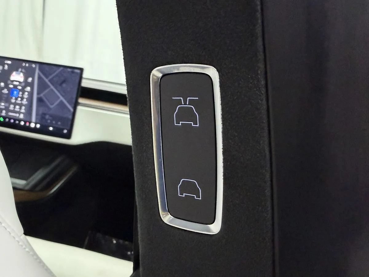 Used 2022 Tesla Model X AWD/4WD image 32