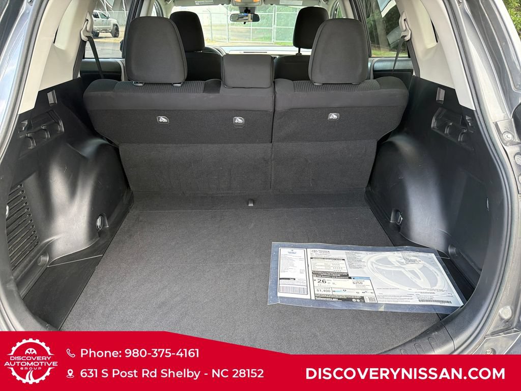 Used 2018 Toyota RAV4 LE FWD image 35