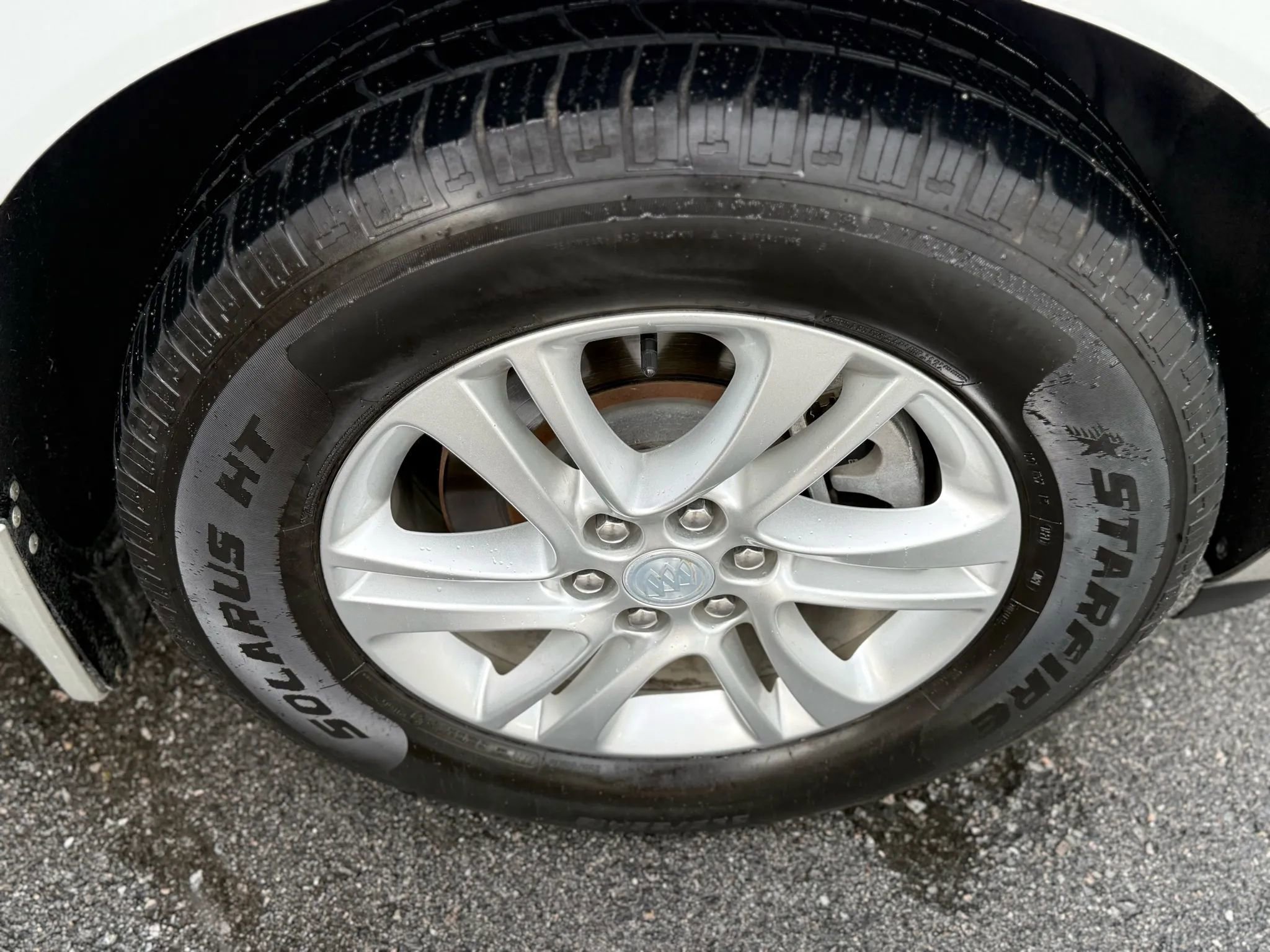 Used 2019 Buick Enclave Essence image 40