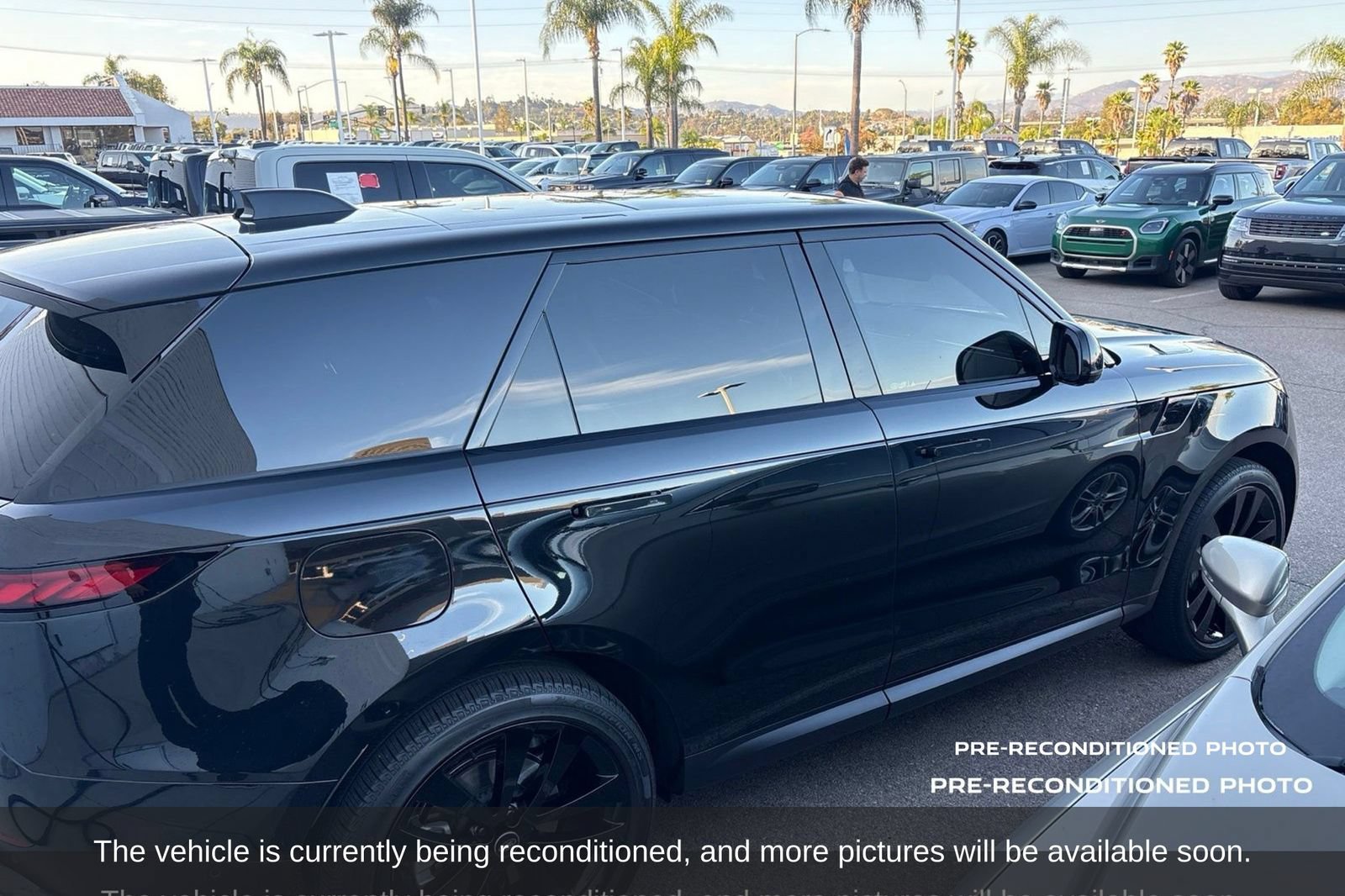 Used 2025 Land Rover Range Rover Sport SE AWD/4WD image 12