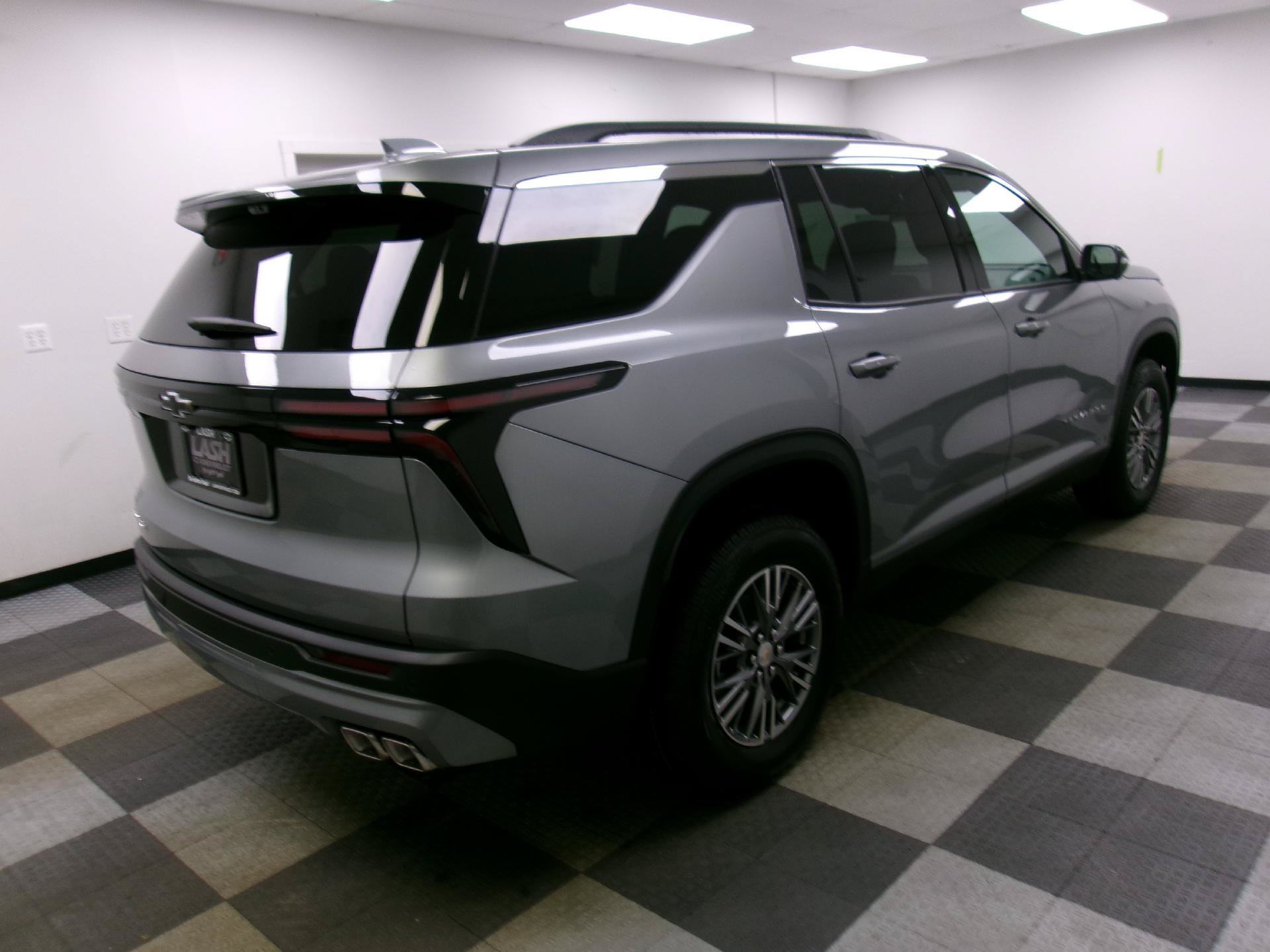 New 2027 Chevrolet Traverse LT w/ Driver Confidence Package FWD image 6