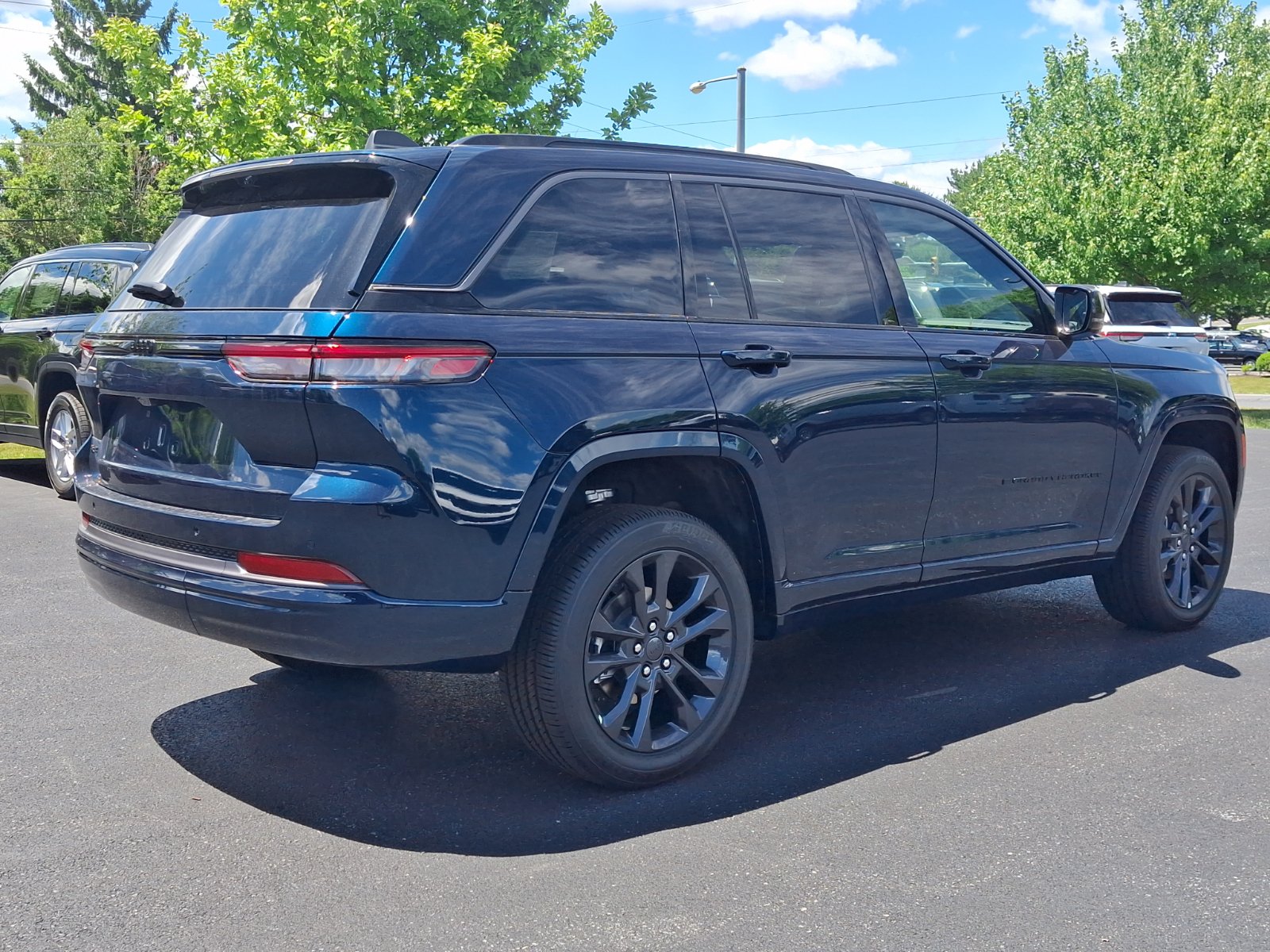 New 2026 Jeep Grand Cherokee Limited AWD/4WD image 3