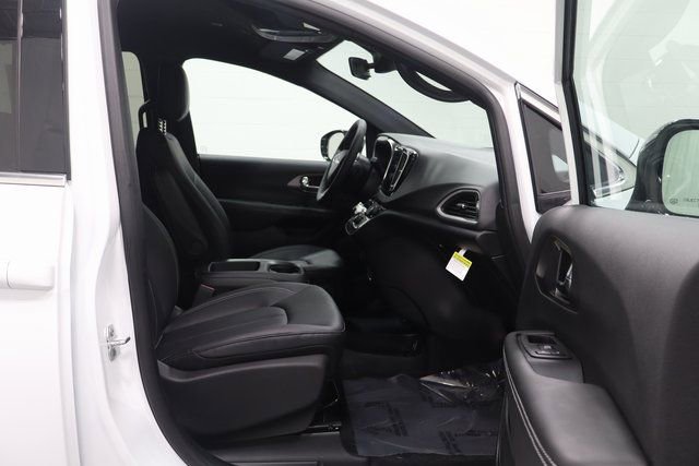 New 2026 Chrysler Voyager LX image 14