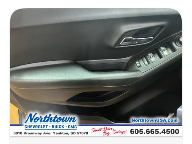 Used 2022 Chevrolet Trax LT w/ LT Convenience Package AWD/4WD image 10